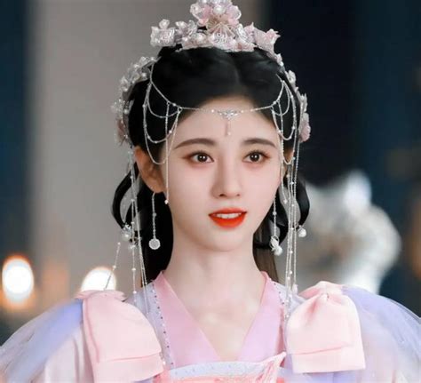 The 24 episode drama is directed by Li Haishu and Huang Yanwei, who worked together on Yan Yikuan&x27;s Qin Ming Whisper of the Silent Body. . Ju jingyi new drama